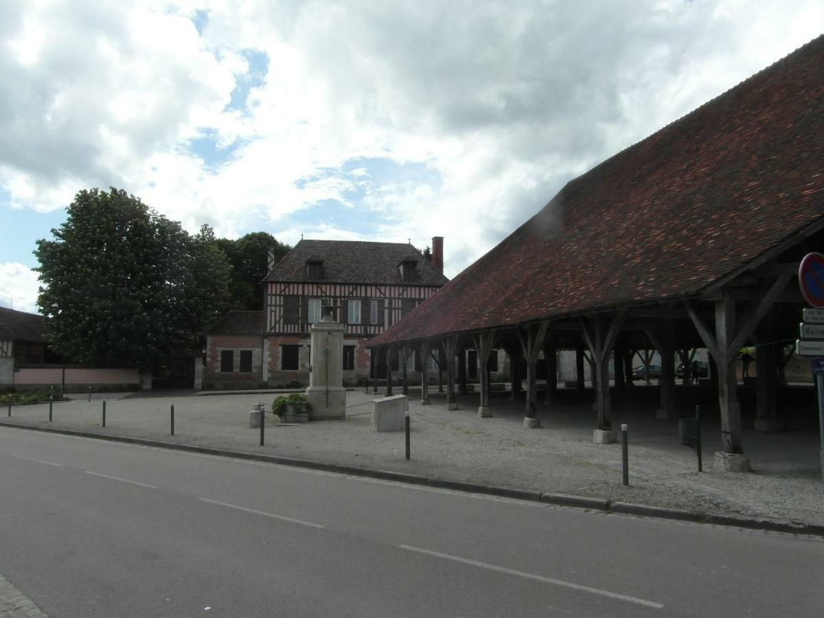 Le Breuil Hotel Piney Exterior photo