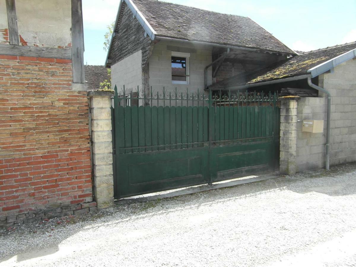 Le Breuil Hotel Piney Exterior photo