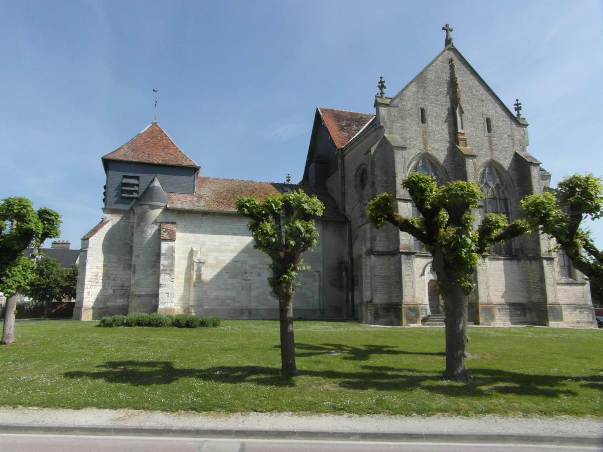 Le Breuil Hotel Piney Exterior photo